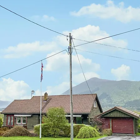 Gorgeous In Hareid With Kitchen Holiday home *