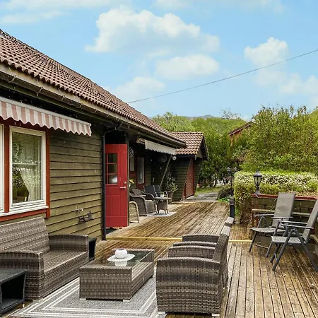 Gorgeous In Hareid With Kitchen Holiday home Ulsteinvik